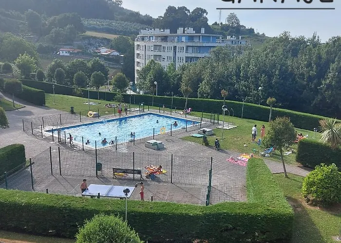 Soleado Piso Con Garaje Y Piscina A 8\' Centro